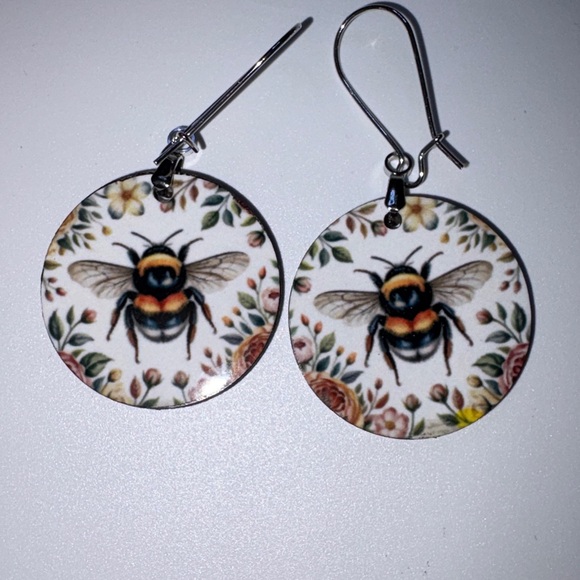 Bumblebee earrings - Picture 3 of 5